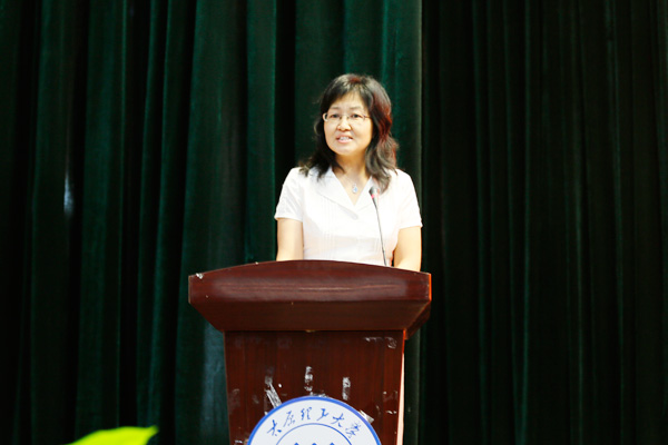 我们举行2013届毕业生毕业典礼暨学位授予大会
