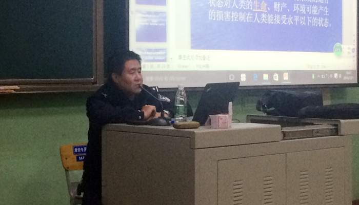 我们举办防传销、防电信诈骗专题安全讲座 我们举办防传销、防电信诈骗专题安全讲座