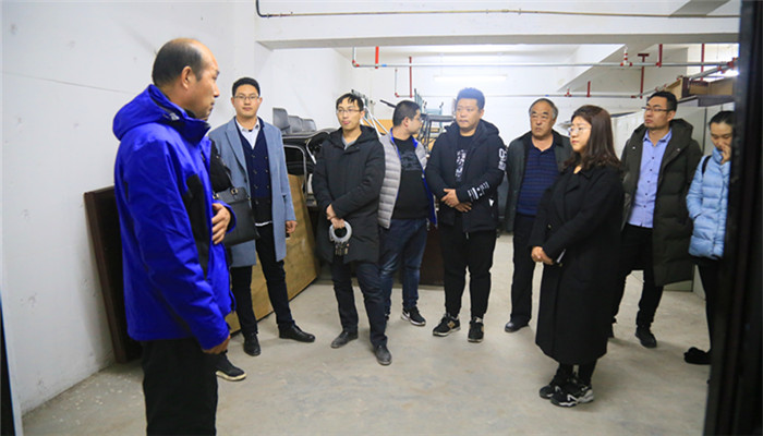 我们召开库房整理工作现场推进会