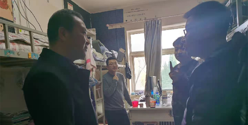 我们领导看望新学期返校学生 我们领导看望新学期返校学生