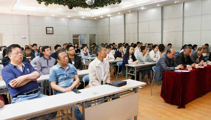 我们召开干部职工会议 我们召开干部职工会议