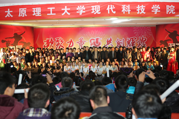我们2013年元旦晚会隆重举行 我们2013年元旦晚会隆重举行
