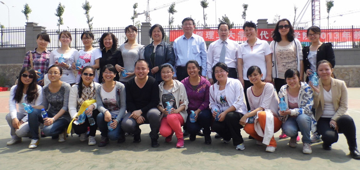 我们在明向校区举办2013年教职工趣味运动会 我们在明向校区举办2013年教职工趣味运动会