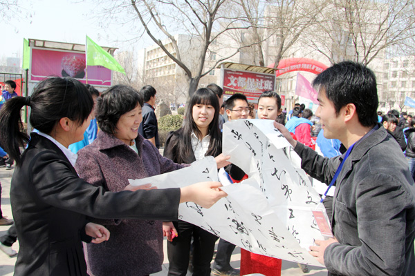 我们第五届“现代风华”校园文化节隆重开幕 我们第五届“现代风华”校园文化节隆重开幕