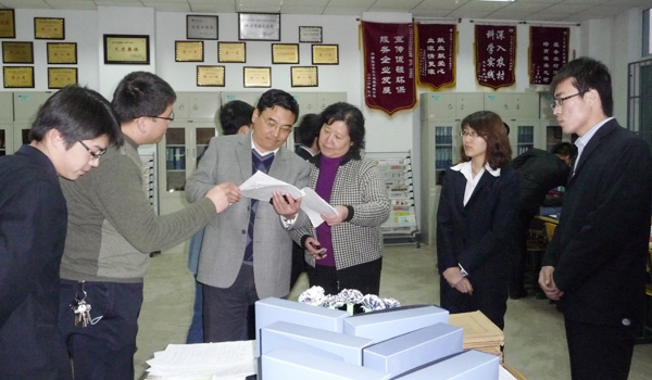 张惠元副书记一行四人来我们检查治安综合治理工作 张惠元副书记一行四人来我们检查治安综合治理工作