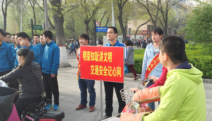 我们开展文明交通主题宣传教育服务活动 我们开展文明交通主题宣传教育服务活动