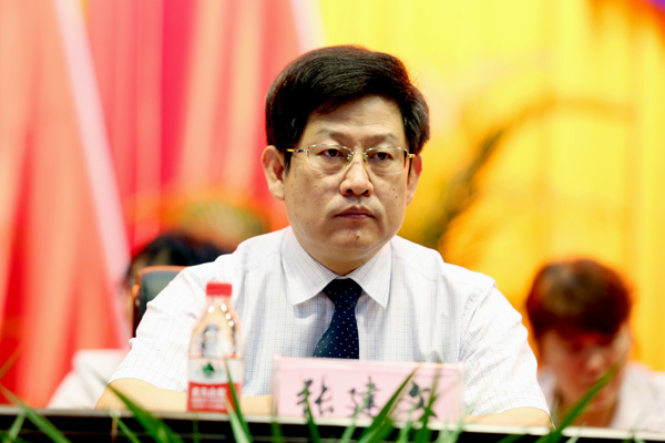 我们举行2012届毕业生毕业典礼 我们举行2012届毕业生毕业典礼