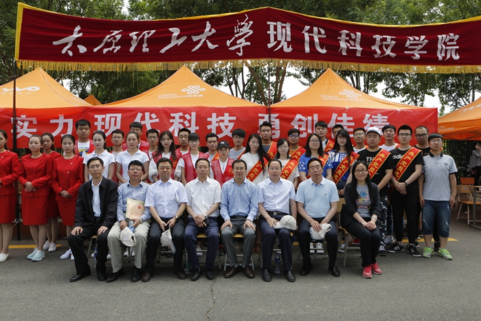 我们代表团在校2017年田径运动会上再创佳绩 我们代表团在校2017年田径运动会上再创佳绩