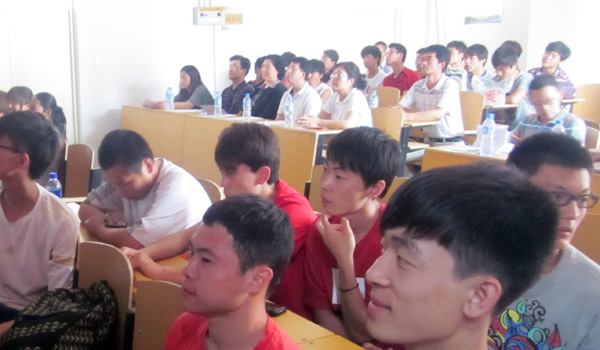 我们虎峪校区召开团学工作暨校运会总结会