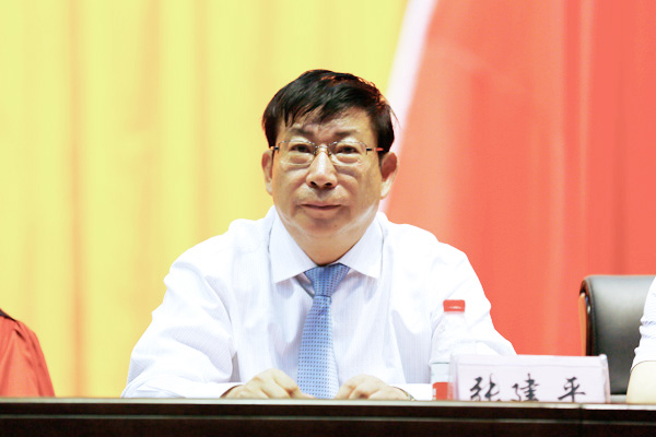 我们举行2013届毕业生毕业典礼暨学位授予大会