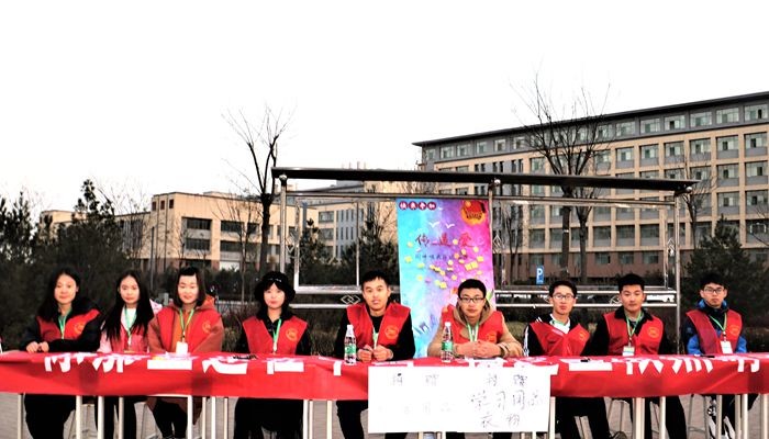 我们举办“冬季送温暖”爱心捐赠活动 我们举办“冬季送温暖”爱心捐赠活动