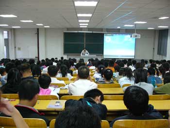 我们举行2008年入党积极分子党课培训班开学典礼