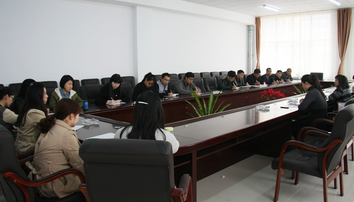我们召开孝义校区行政部门全体工作人员会议 我们召开孝义校区行政部门全体工作人员会议