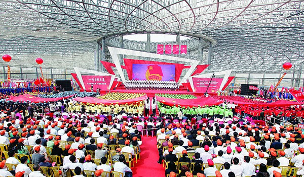 我们参与协办“以青春的名义”五四大型文艺演出活动 我们参与协办“以青春的名义”五四大型文艺演出活动