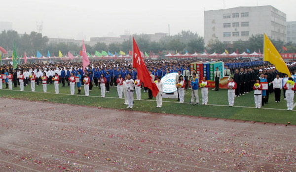 我们2010级新生田径运动会圆满落幕 我们2010级新生田径运动会圆满落幕