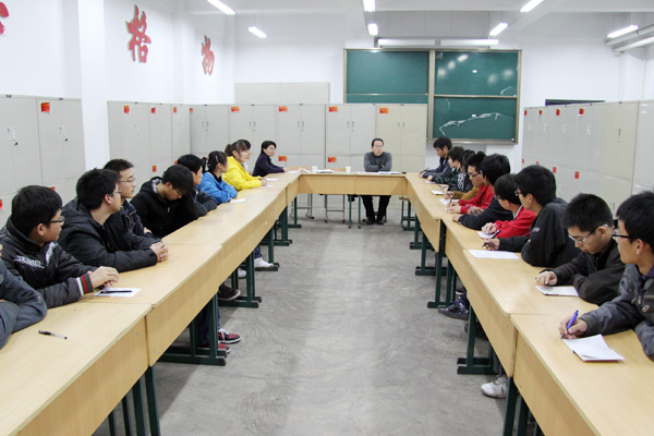 我们召开勤工助学学生座谈会