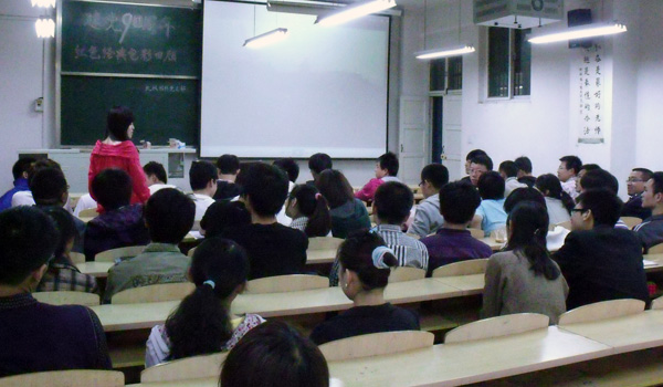 机械材料党支部开展红色经典爱国主义电影展活动 机械材料党支部开展红色经典爱国主义电影展活动