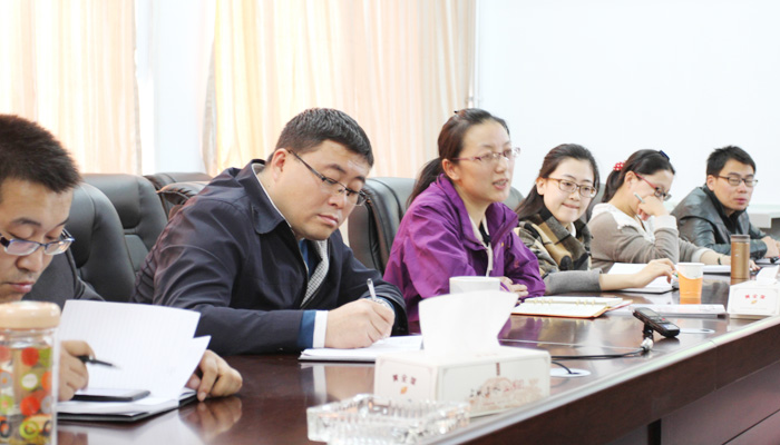 我们举办辅导员培训学习班 我们举办辅导员培训学习班