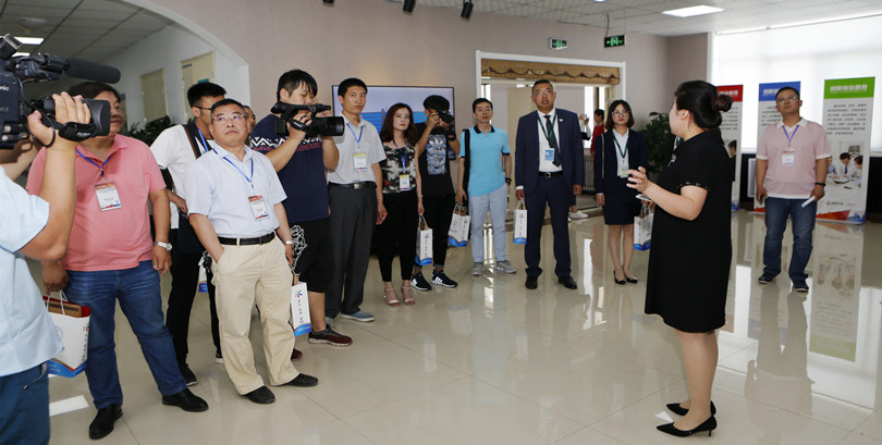 我们“首届创新创业文化节开幕式暨双创人才培养、区域经济发展、众创空间建设主题论坛”在孝义校区隆重举行