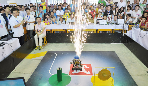 我们谢鹏飞同学参加2010中国机器人大赛并获奖 我们谢鹏飞同学参加2010中国机器人大赛并获奖