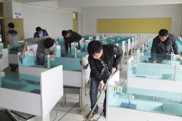 机械材料党支部开展学雷锋主题活动 机械材料党支部开展学雷锋主题活动