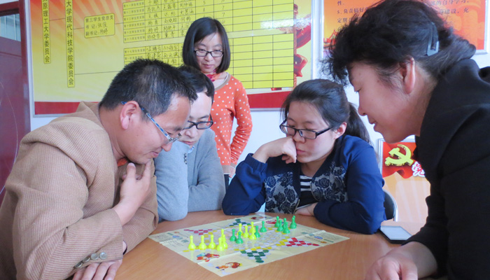 院工会组织开展跳棋比赛活动 院工会组织开展跳棋比赛活动