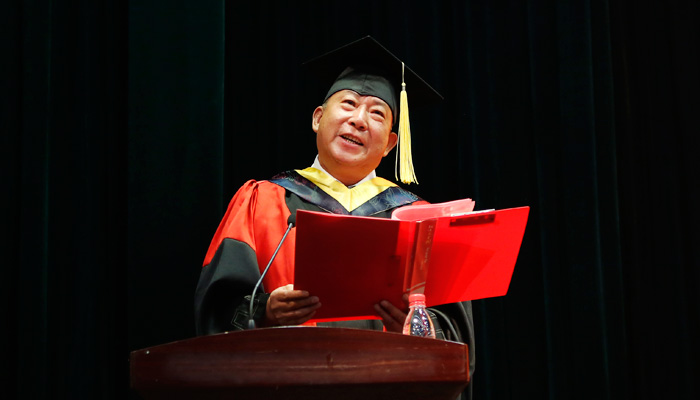 我们举行2016届毕业生毕业典礼暨学位授予大会 我们举行2016届毕业生毕业典礼暨学位授予大会