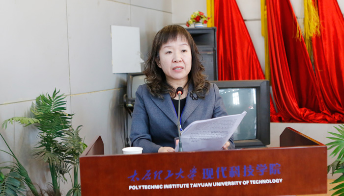 我们隆重召开第二届第一次教职工暨工会会员代表大会 我们隆重召开第二届第一次教职工暨工会会员代表大会