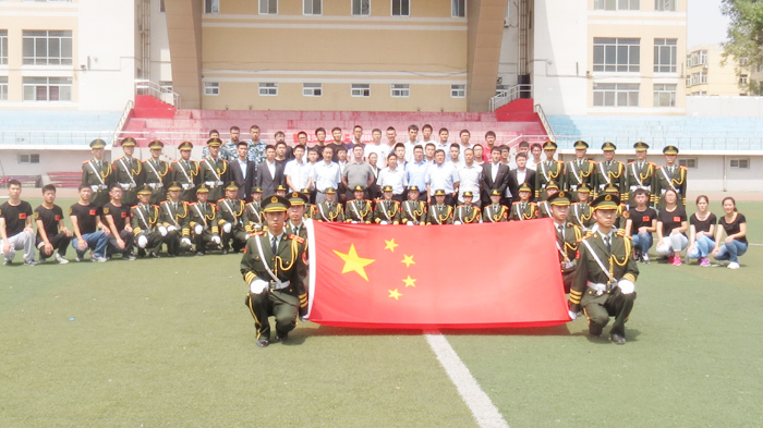 我们国旗护卫队接受CCTV-国防军事频道检阅采访