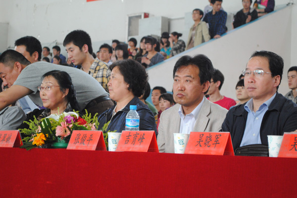 我们篮球队在2012年山西省独立学院学生篮球赛中取得优异成绩 我们篮球队在2012年山西省独立学院学生篮球赛中取得优异成绩