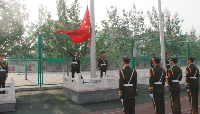 我们国旗护卫队执行孝义市中小学生田径运动会升旗任务 我们国旗护卫队执行孝义市中小学生田径运动会升旗任务