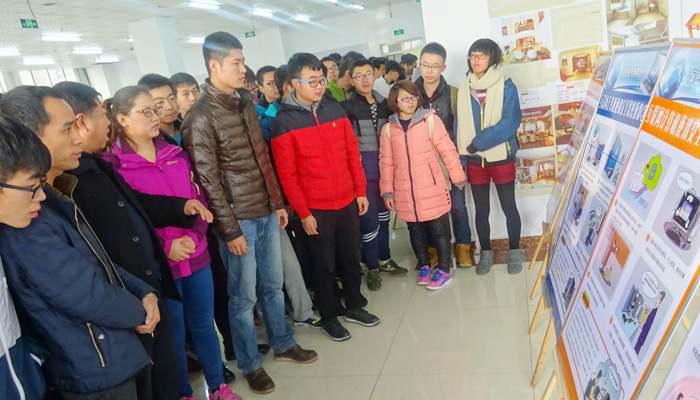 院保卫部、学工部联合举办“安全防范进校园”板报展 院保卫部、学工部联合举办“安全防范进校园”板报展