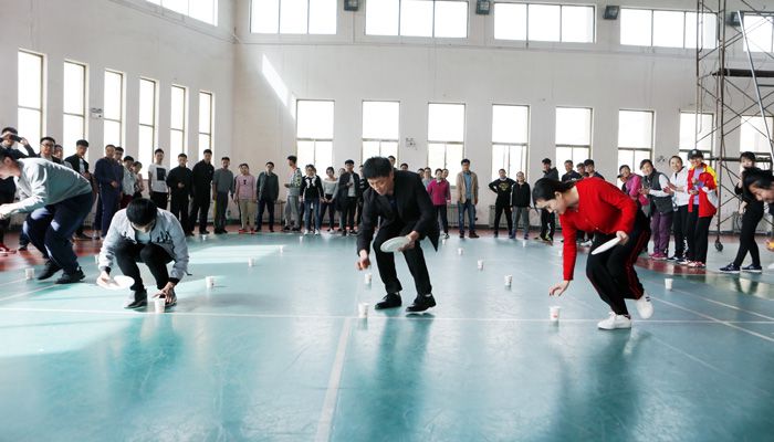我们举行第五届教职工趣味运动会 我们举行第五届教职工趣味运动会
