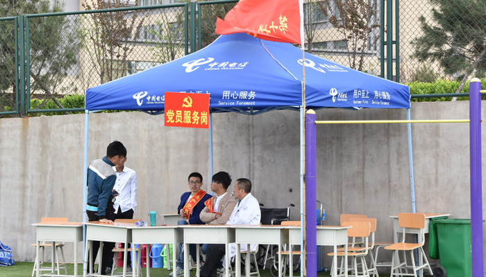我们第十七学生党支部开展师生田径运动会志愿服务 我们第十七学生党支部开展师生田径运动会志愿服务