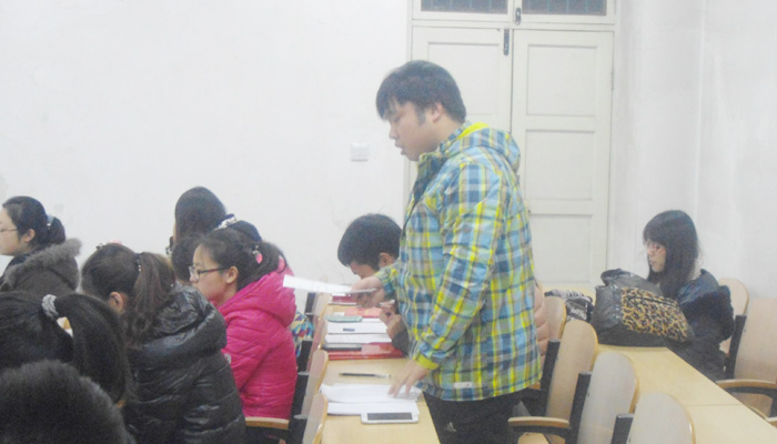 我们第三学生党总支召开教育实践活动专题组织生活会