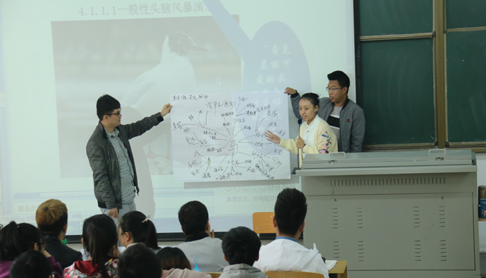 我们《创业基础》课程顺利开课