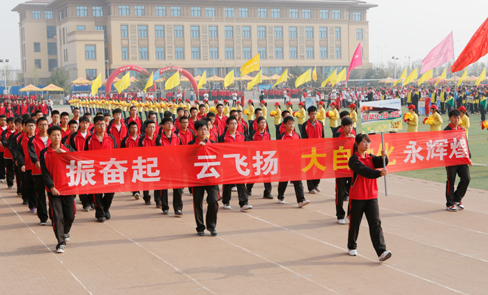 我们举行2012级新生田径运动会 我们举行2012级新生田径运动会
