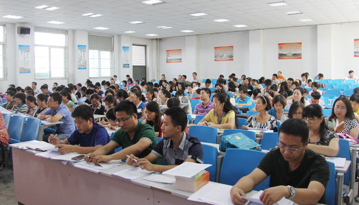 我们召开2013-2014学年第一学期全体班主任大会 我们召开2013-2014学年第一学期全体班主任大会
