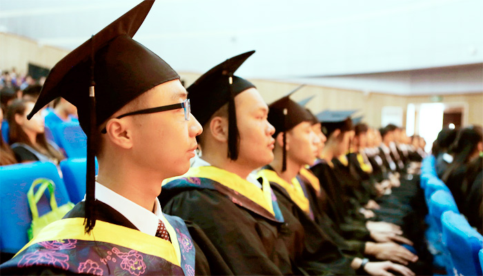 我们举行2016届毕业生毕业典礼暨学位授予大会 我们举行2016届毕业生毕业典礼暨学位授予大会