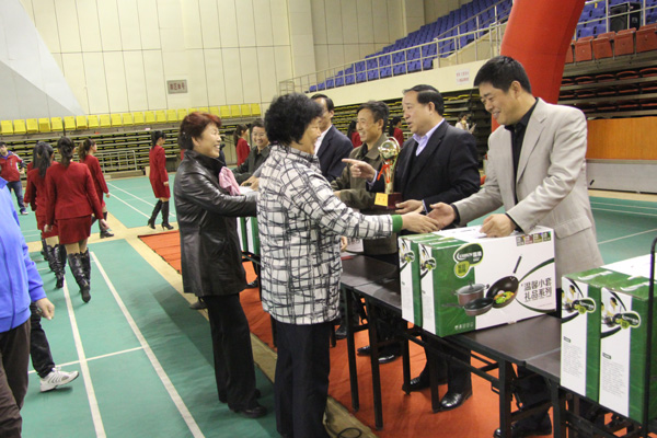 我们荣获2012年太阳集团网tyc9728教职工篮球赛第三名 我们荣获2012年太阳集团网tyc9728教职工篮球赛第三名