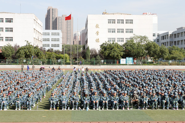 我们举行2011级新生地震消防知识及应急避险逃生安全教育讲座 我们举行2011级新生地震消防知识及应急避险逃生安全教育讲座