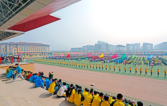 我们举行2012级新生田径运动会 我们举行2012级新生田径运动会