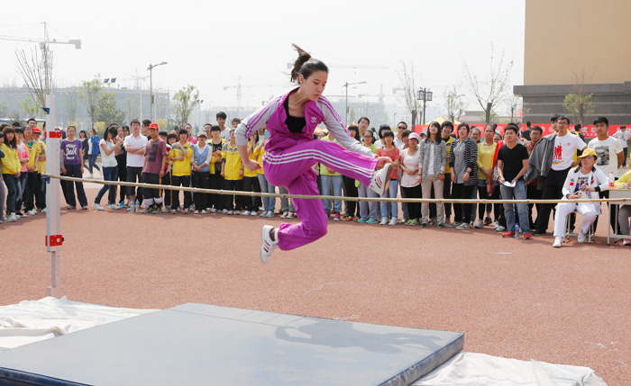 我们举行2012级新生田径运动会 我们举行2012级新生田径运动会