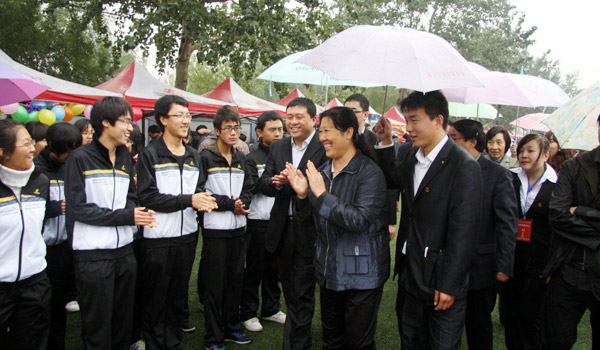 我们2010级新生田径运动会圆满落幕 我们2010级新生田径运动会圆满落幕