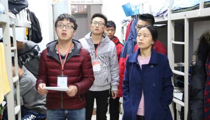 我们学工部、保卫部、学生公寓管理中心组织开展“校园四禁”检查工作