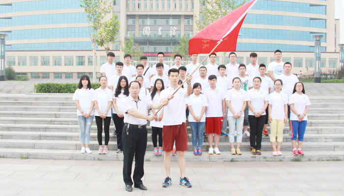 我们举行2015年大学生暑期 我们举行2015年大学生暑期