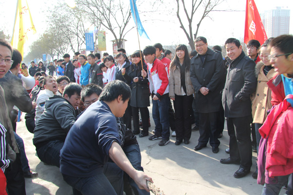我们第七届纪念“一二•九运动”主题拔河比赛圆满落幕 我们第七届纪念“一二•九运动”主题拔河比赛圆满落幕