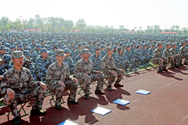 我们隆重举行2012级新生开学典礼暨军训动员大会 我们隆重举行2012级新生开学典礼暨军训动员大会
