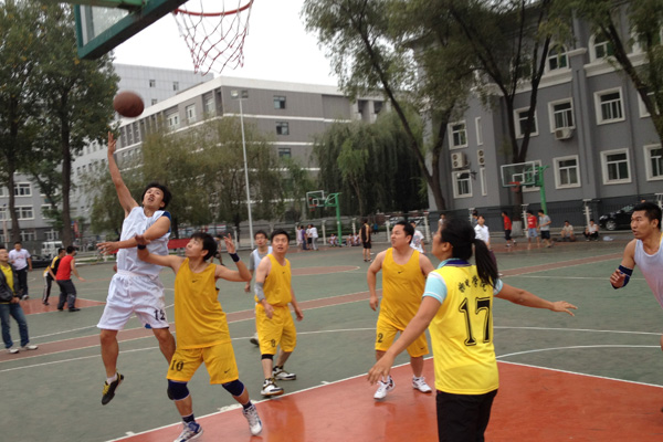 我们荣获2012年太阳集团网tyc9728教职工篮球赛第三名 我们荣获2012年太阳集团网tyc9728教职工篮球赛第三名