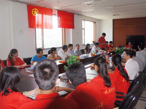 吕明副校长一行五人慰问我们暑期实践队员 吕明副校长一行五人慰问我们暑期实践队员